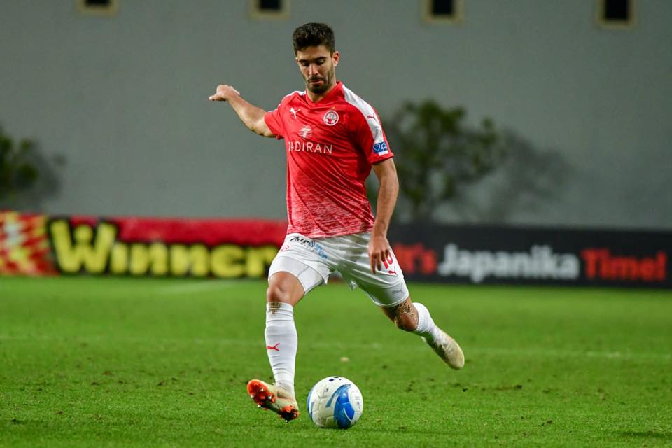 אורן ביטון במושבה מול מכבי פתח תקווה. שני בישולים (צילום: באדיבות הפועל ''תדיראן'' באר שבע)